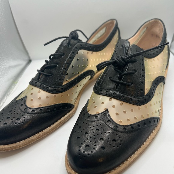 Stuart Weitzman Dandy Wingtip Black Leather Clear Vinyl Oxfords 7N Spain Womens - Picture 2 of 8